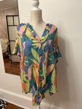 Tie-Front Button Down Shirt in Multicolor Leaf Print